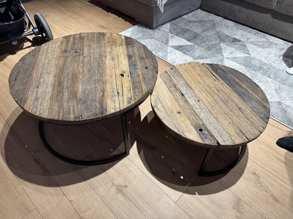 Komplet stolików z naturalnego drewna