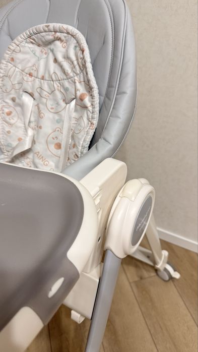 Дитячий стільчик для годування