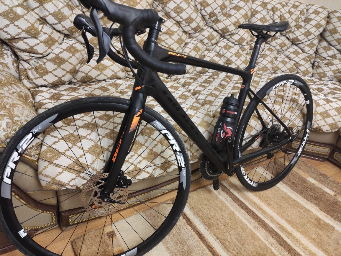 Карбоновый Giant defy. Шоссе ендюранс гидравлика 2/11 shimano 105