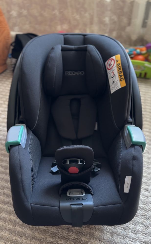 Продам нове крісло Recaro Avan +0 (+ подарунок дитячий одяг)
