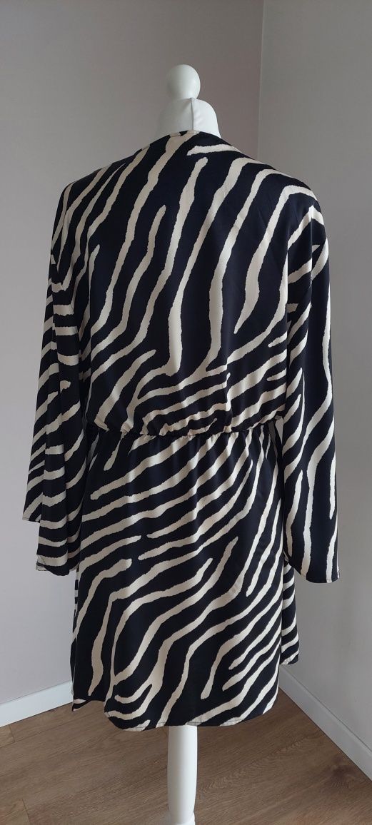 H&M r.L sukienka kopertowa zwierzęcy print / zebra
