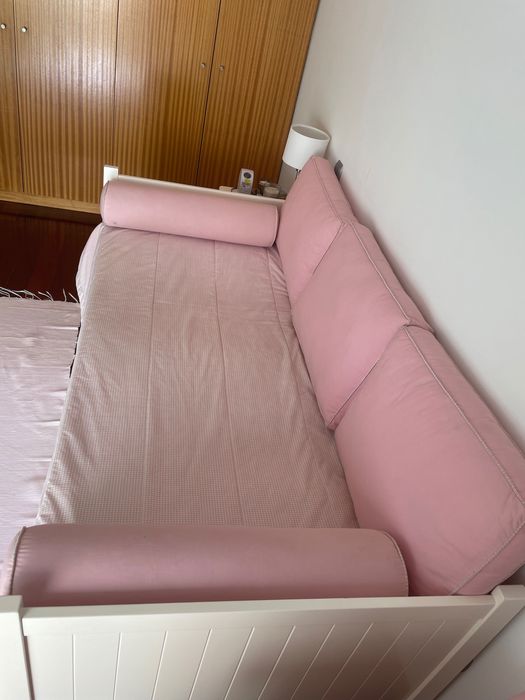 Colcha, almofadas e tapete quarto menina