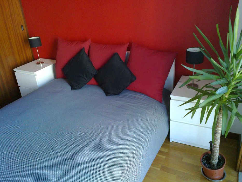 Quarto em apartamento na zona Prelada/Boavista
