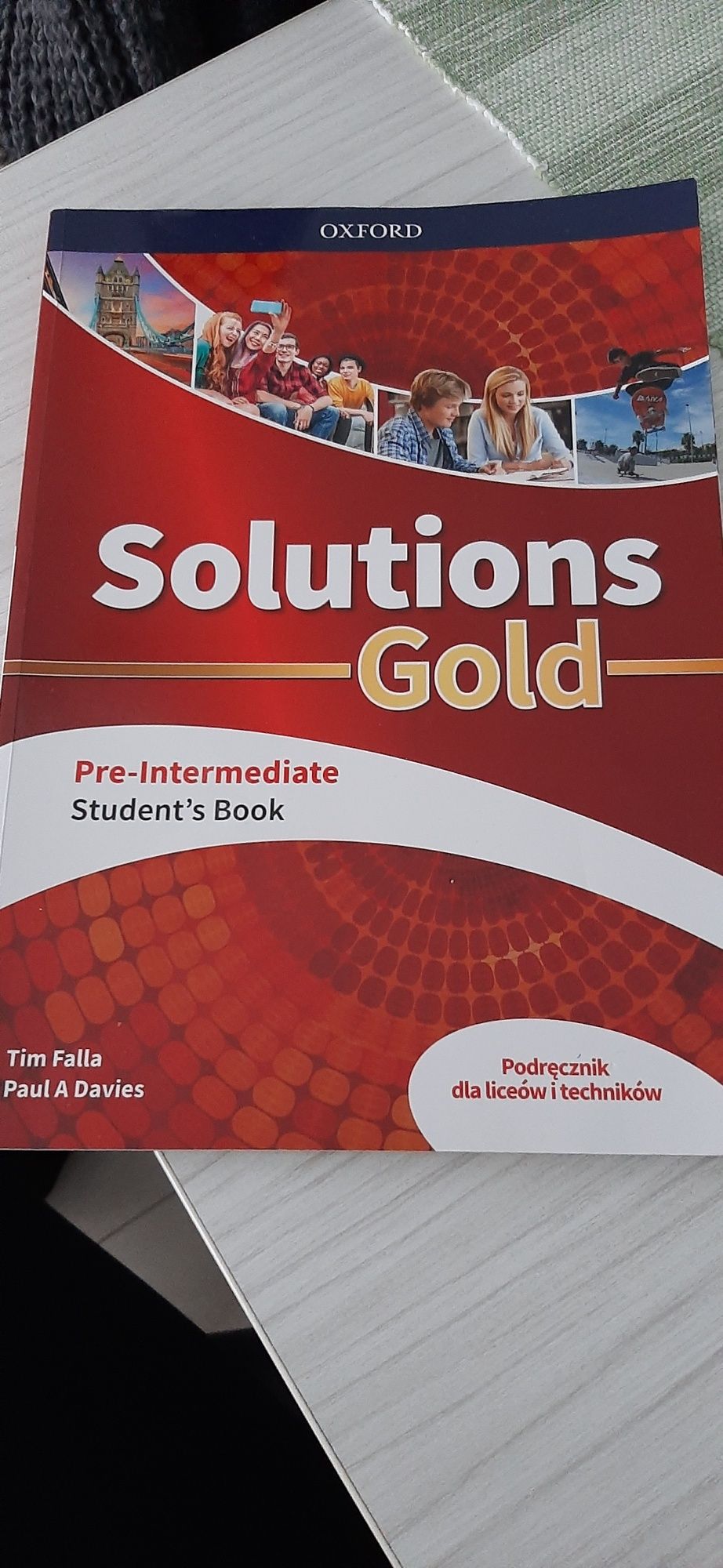 Książka, ćwiczenia język angielski Solutions Gold Falla,Davis