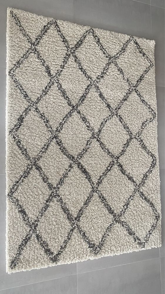 biały, beżowy dywan w kratkę AKSFRYTLE (jysk) 135x190
