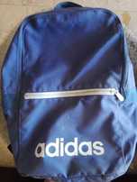 Mochila Adidas bom estado