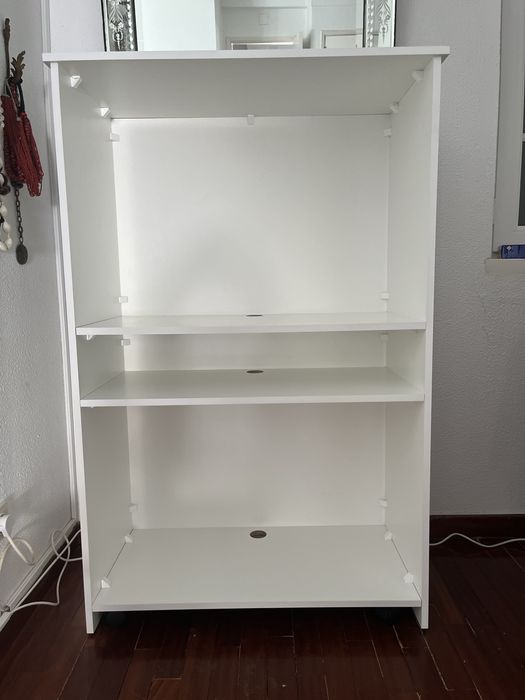Móvel feito para tv. 130 altura X 40 profundidade e 85 largura