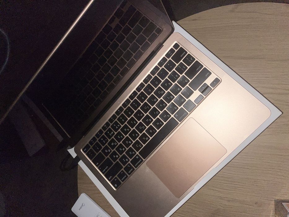 MacBook Air M1 2021 • на запчастини • оригінальні деталі