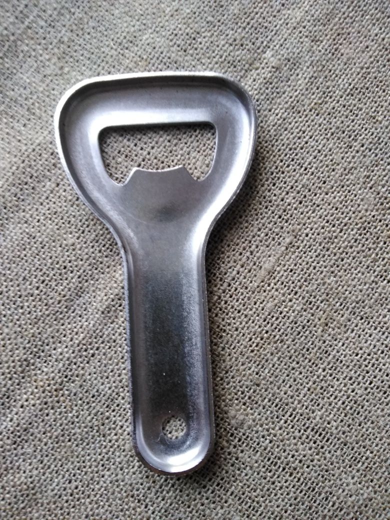 Metalowy otwieracz do butelek brelok klucze