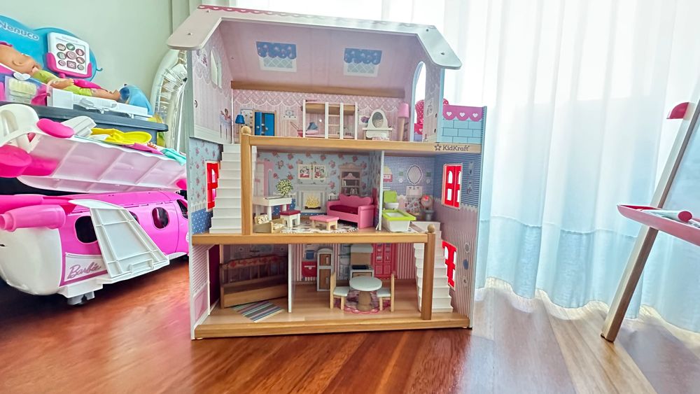 Casa de bonecas com acessórios