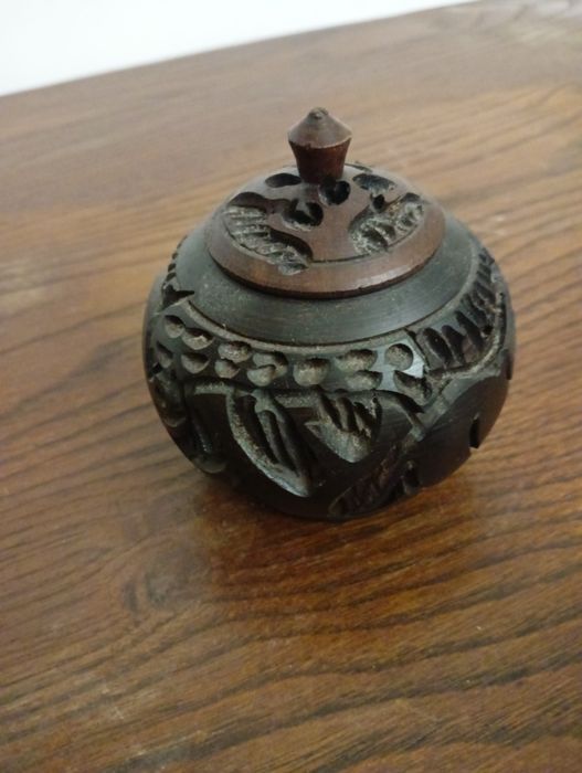 Açucareiro em madeira escura

- Desi