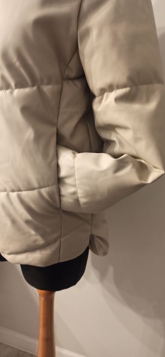 Beżowa zimowa kurtka puffer Reserved rozmiar 36 - 38