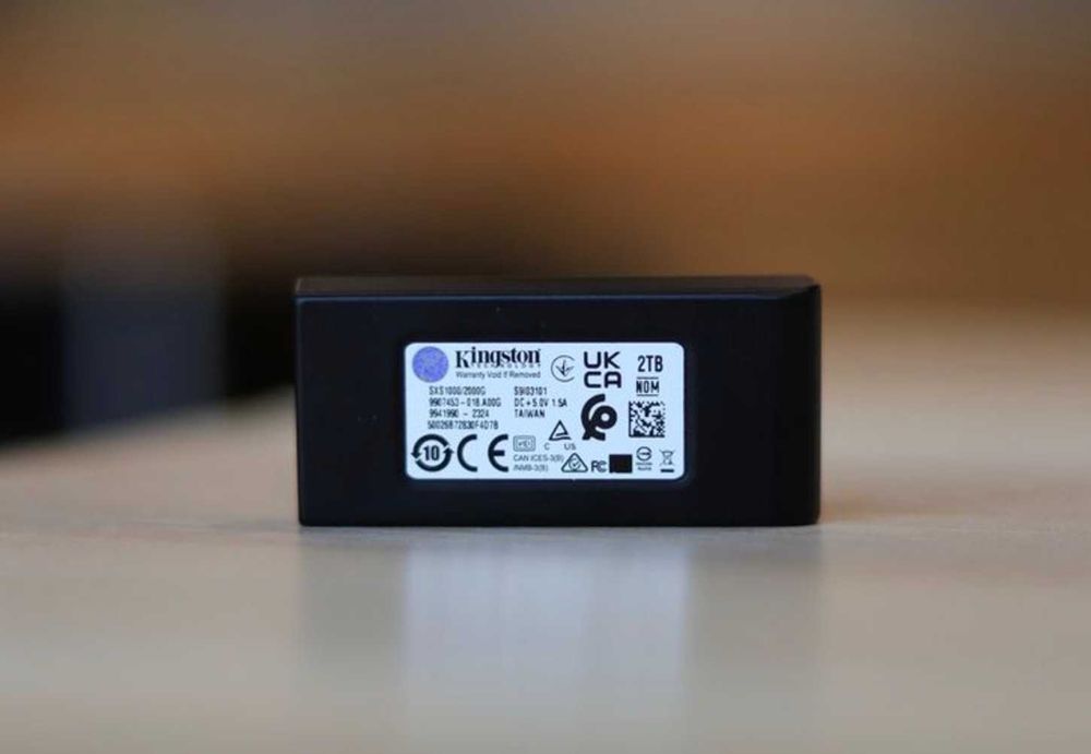 внешний ssd 2tb kingston скоростной и очень компактный