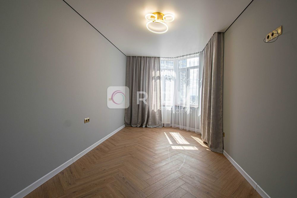 Продається стильна 2-кімнатна квартира з дизайнерським ремонтом