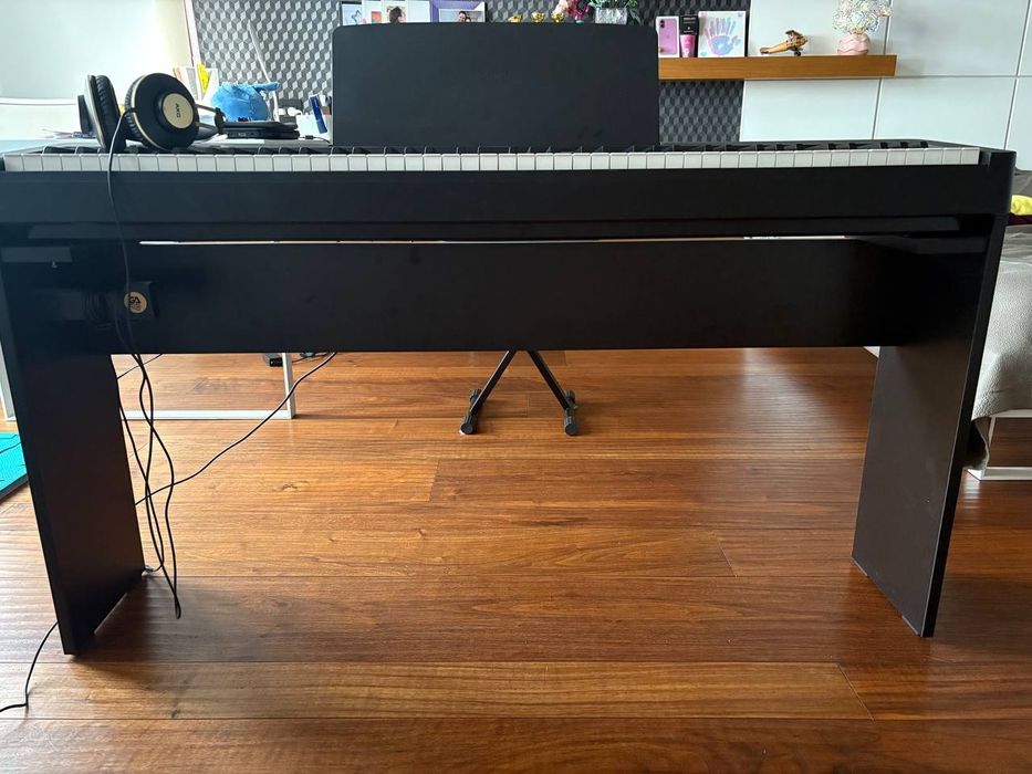 Цифровое пианино YAMAHA P-145 (Блок питания, стойка, пюпитр, педаль)