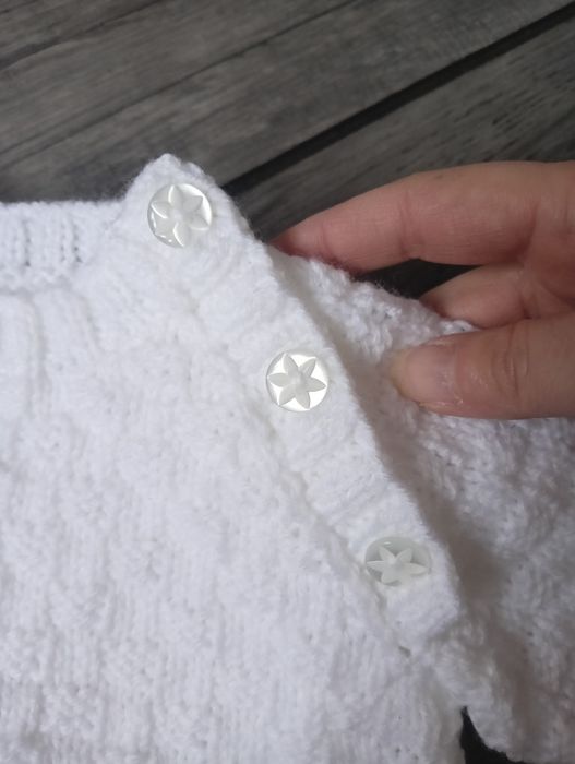 Nowy sweter handmade, sweter do chrztu, sweterek niemowlęcy,  0-3 m-ce