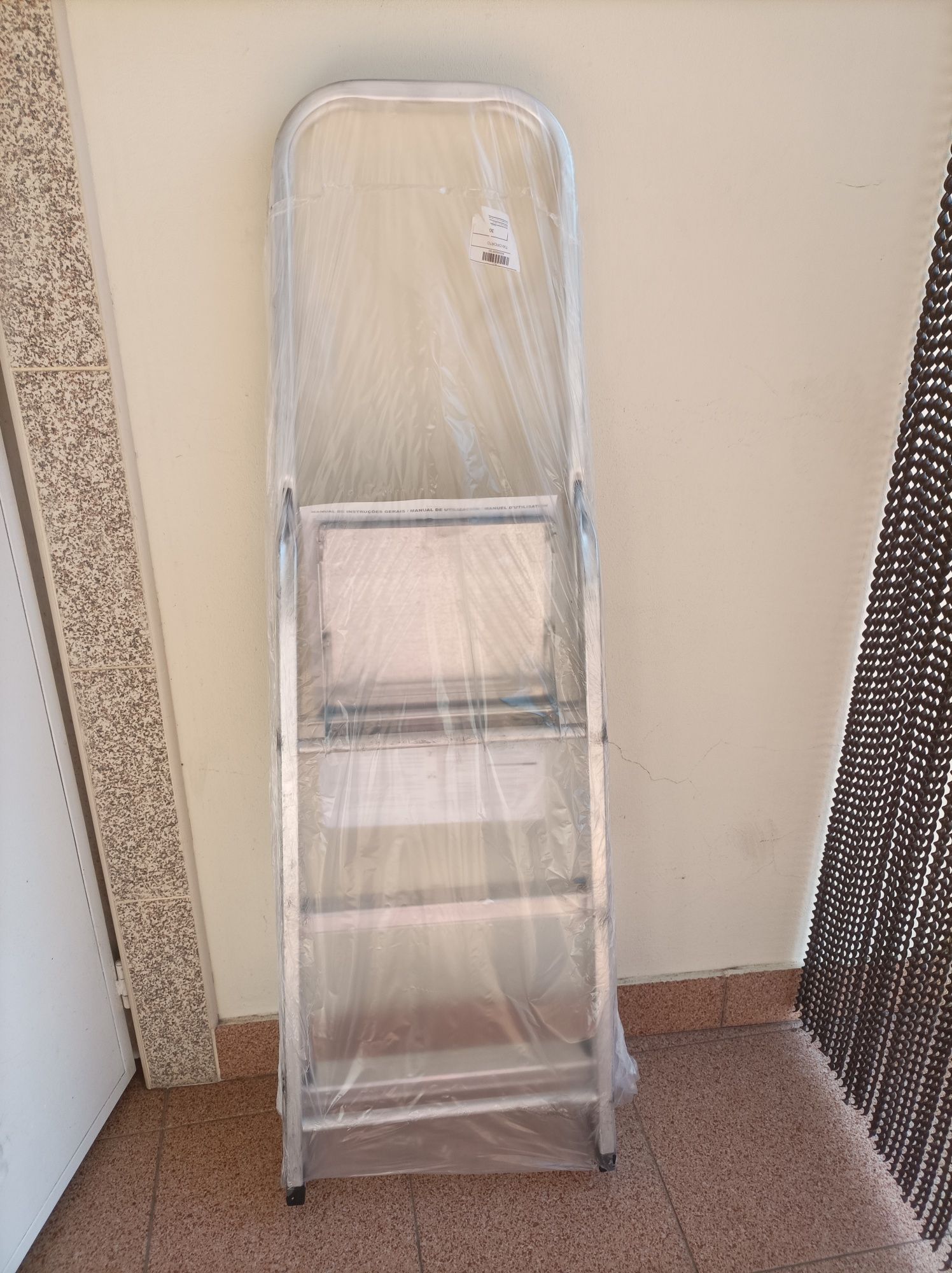 Escadote pequeno em alumínio