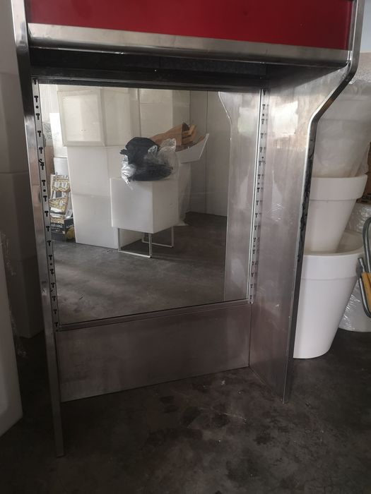 Estante em inox de bar ou restaurante