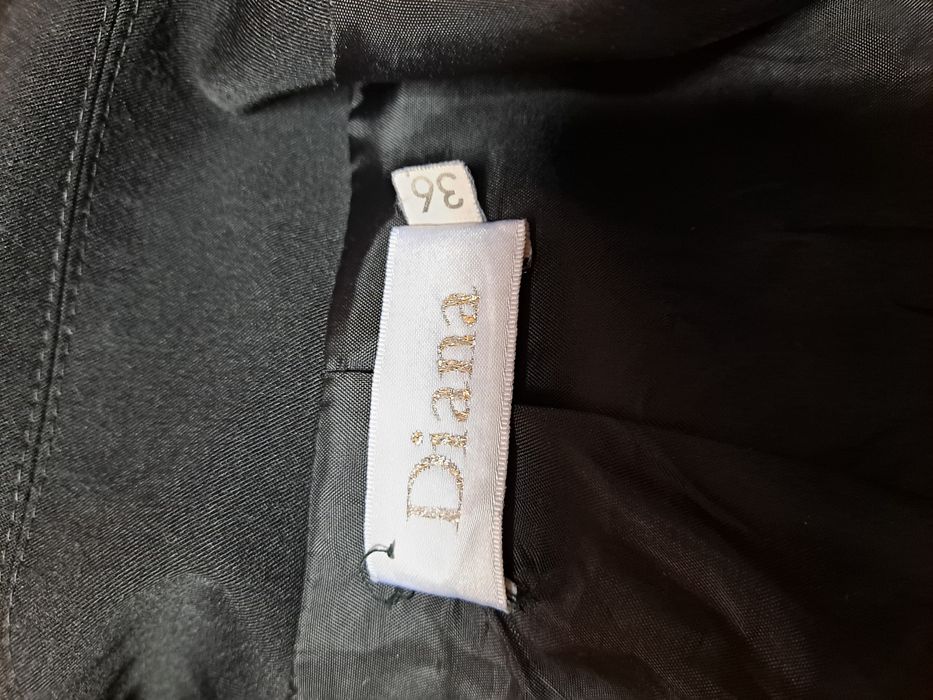 Elegancki garnitur damski klasyczny.