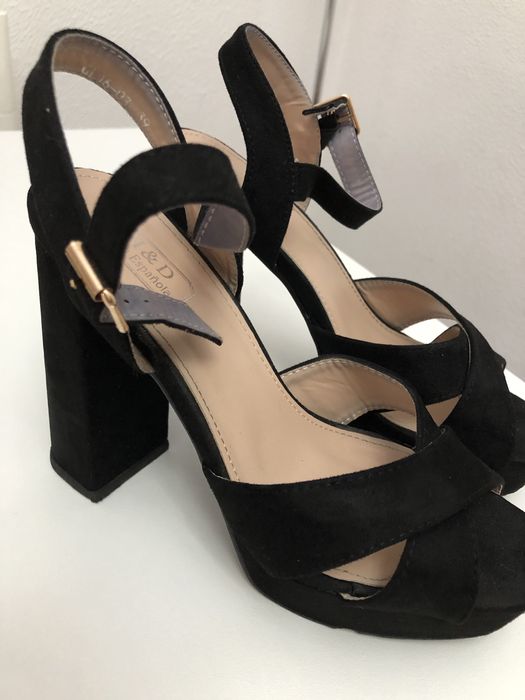 Sapatos veludo preto