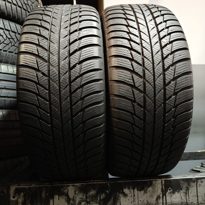 225/45/18 Sprzedam parę opon zimowych Bridgestone