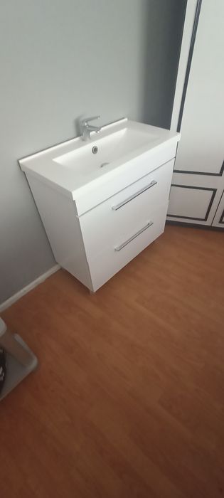 Szafka łazienkowa z zlewem