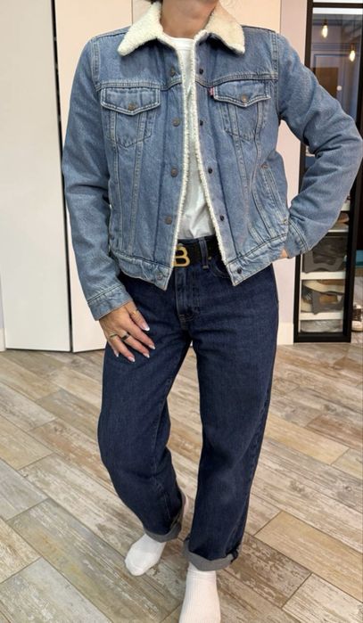Продам джинсову куртку Levis на хутрі