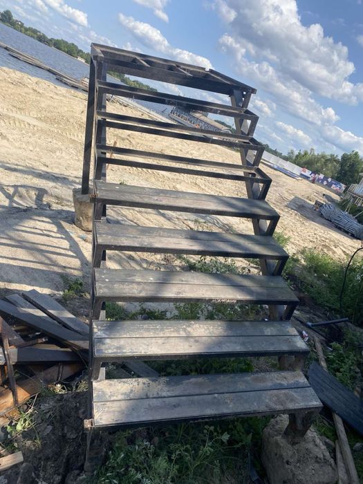 Металеві сходинки