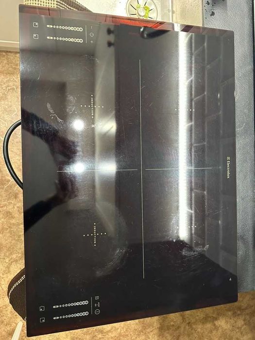 Індукційна варильна поверхня ELECTROLUX EHD 68210 P