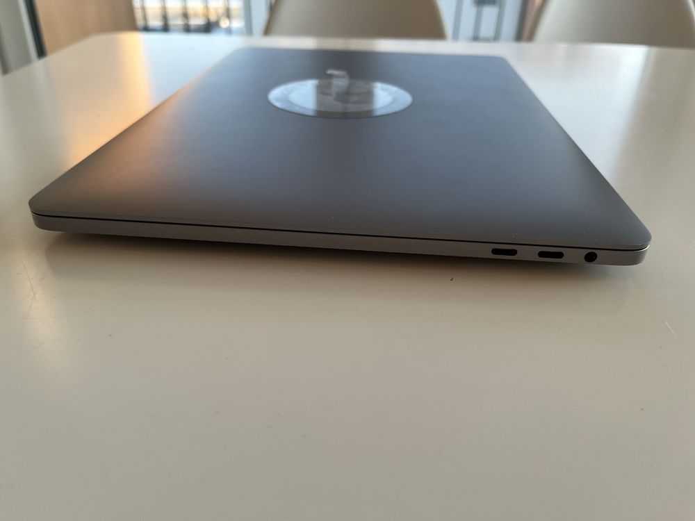 MacBook 13 Pro A2251 16GB 1TB + hub satechi