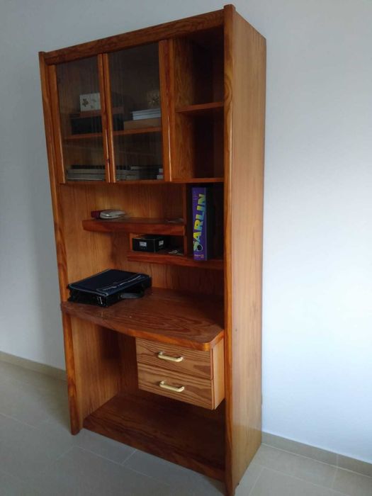 Escrivaninha em bom estado