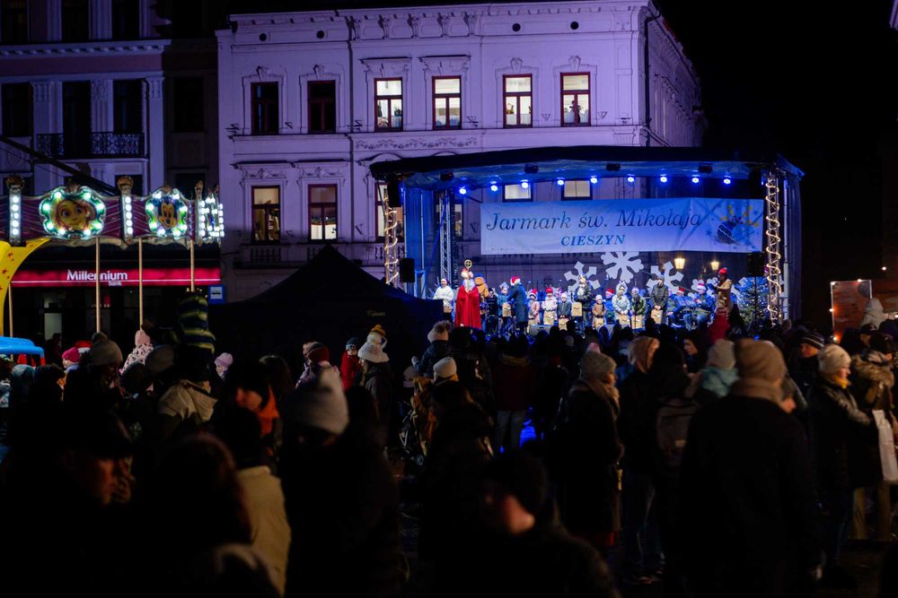 Technika Estradowa, Nagłośnienie, Oświetlenie, Ekran, Scena, Agregat
