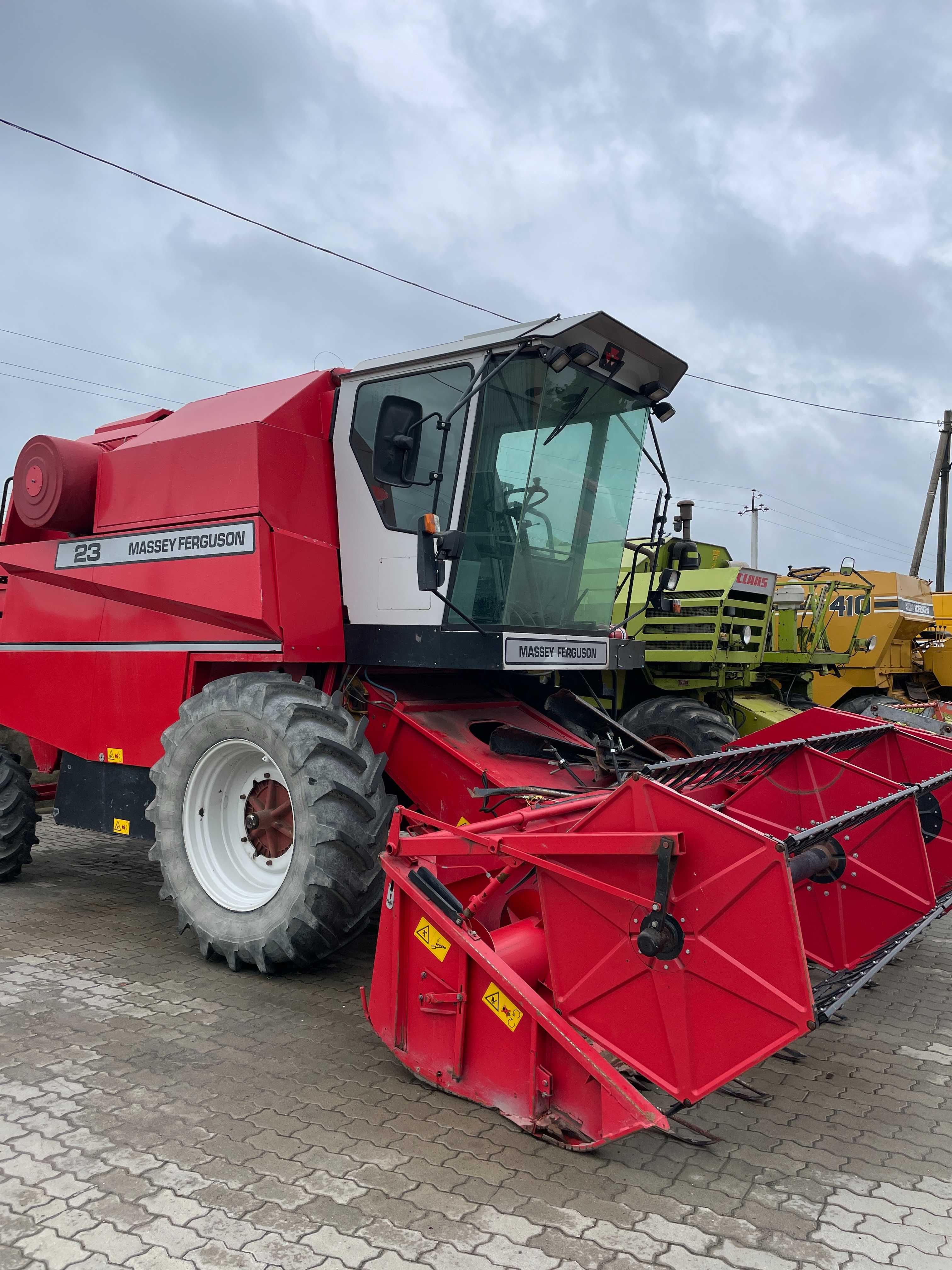 Комбайн Massey Ferguson 24