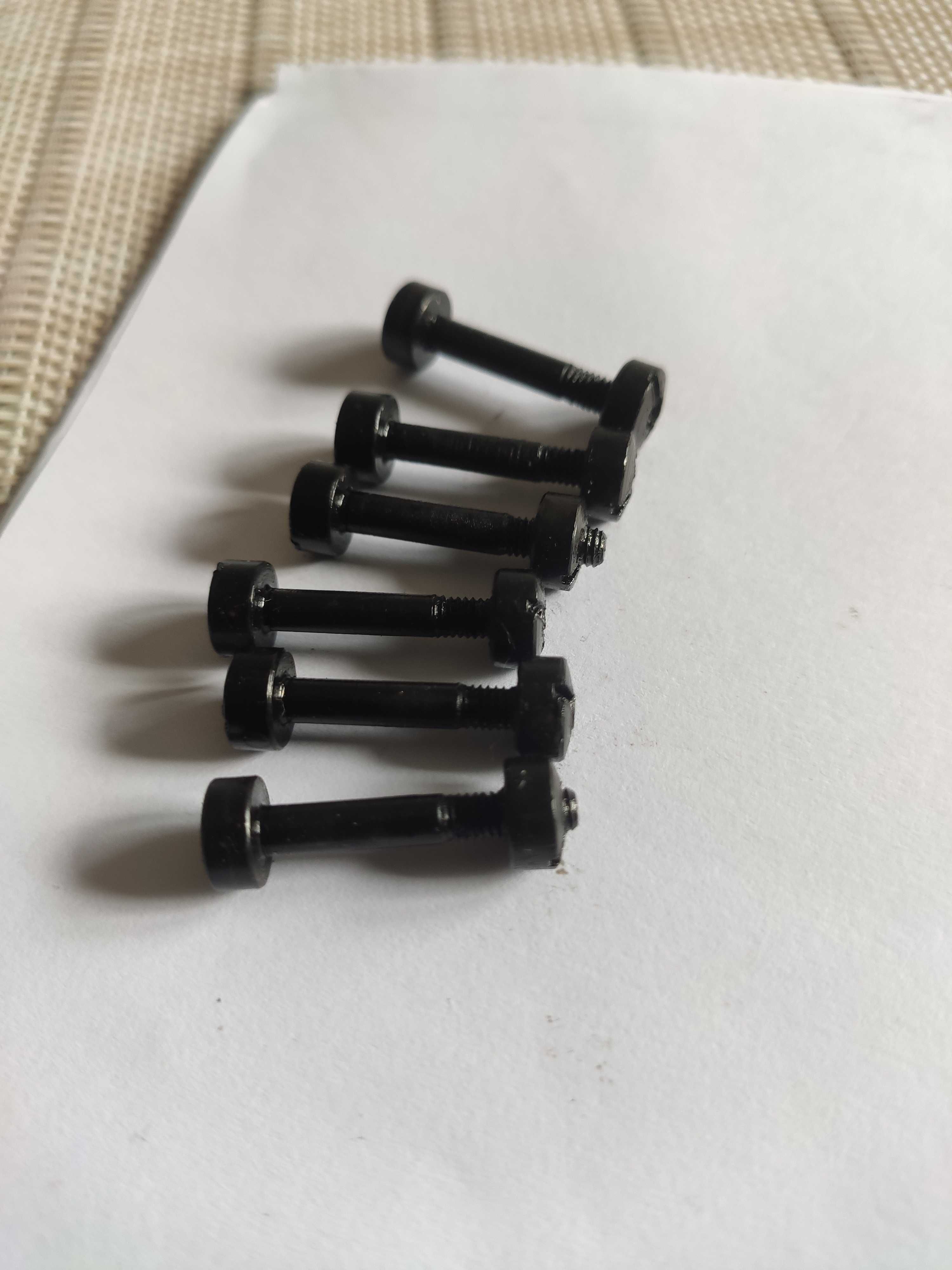 Śrubki do okładzin ckm Mg 42