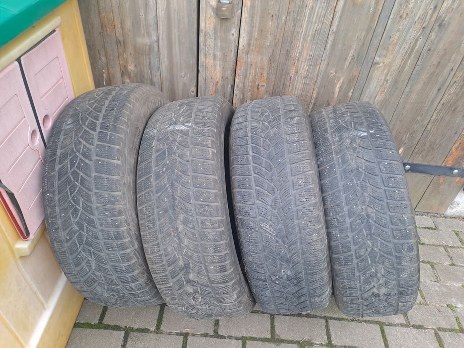 Opony zimowe 235/65/17