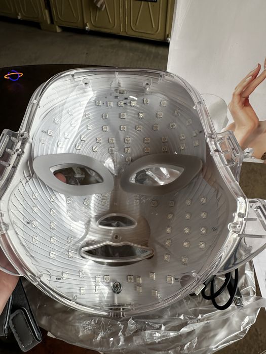 Світлодіодна маска для обличчя з 7 кольоровими спектрами акумуляторна