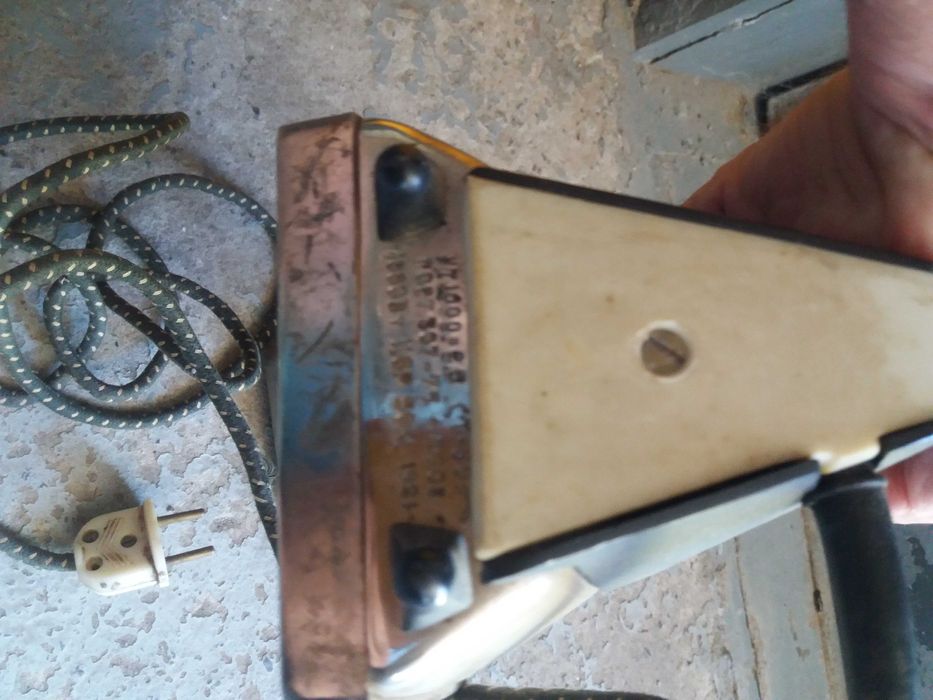 Утюг с подставкой