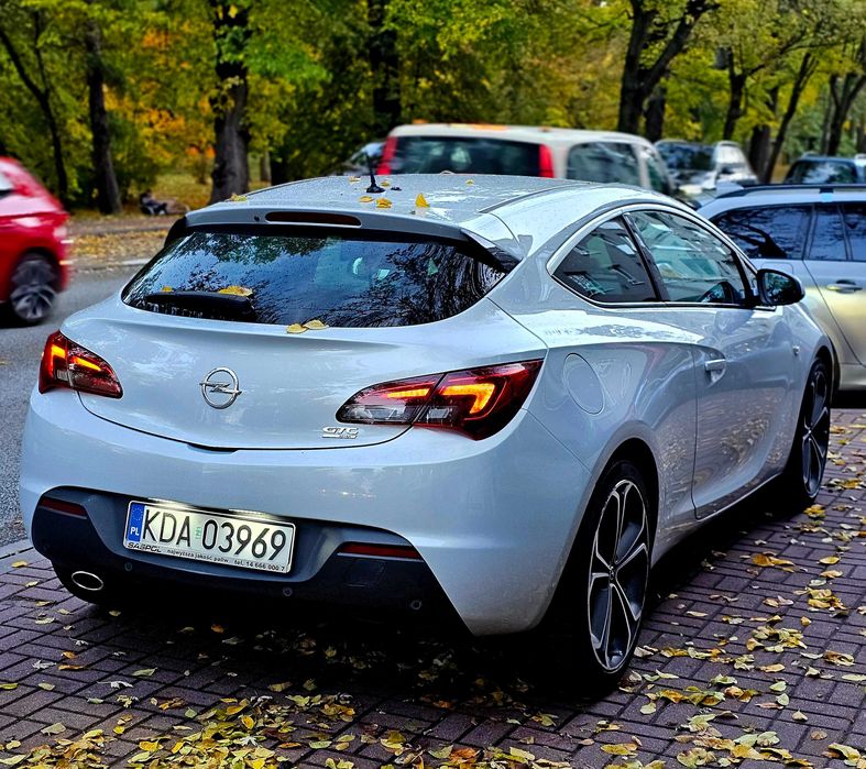 Opel Astra J GTC 1.4 Turbo + Gaz