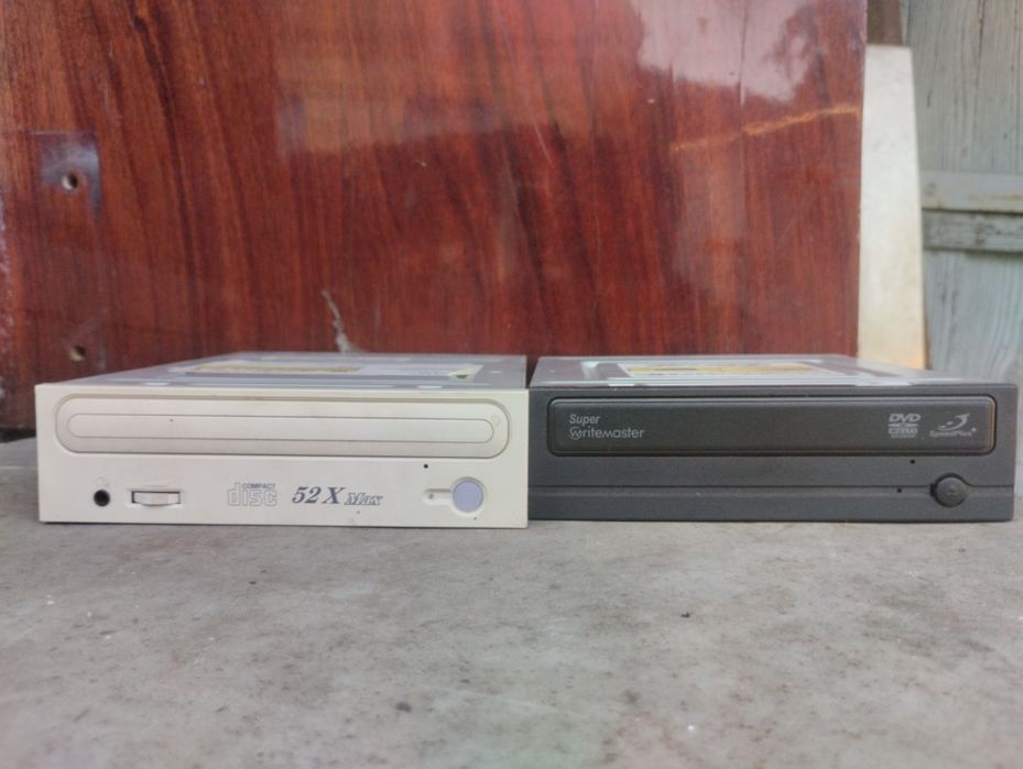 Привід  оптичних дисків CD DVD 
Привод для оптических дисков