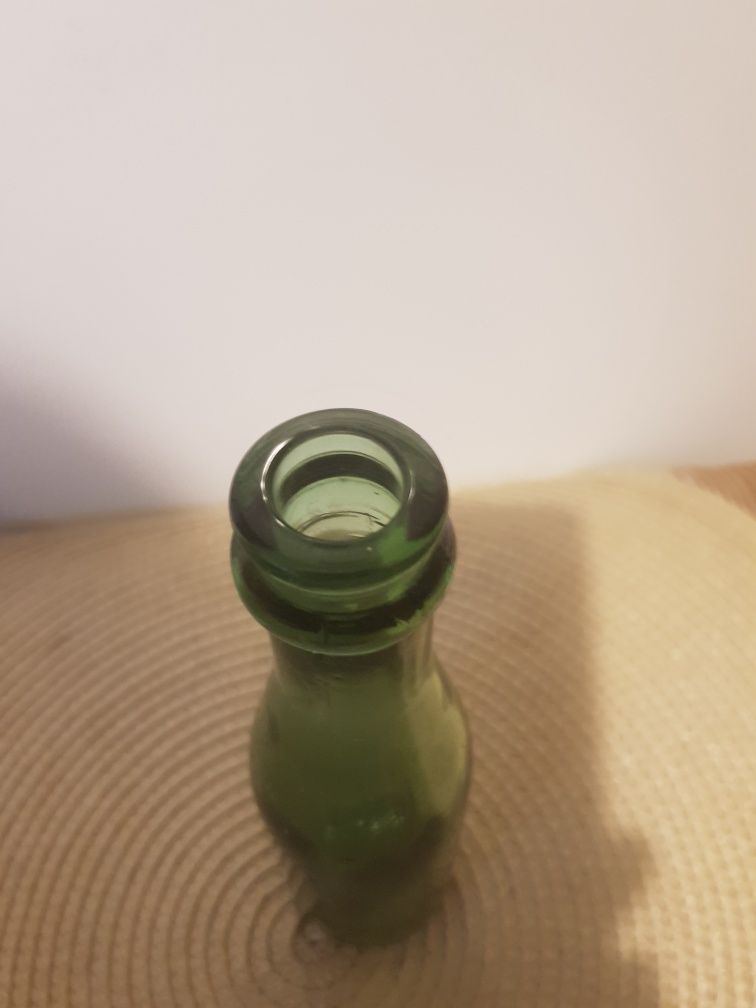 Bardzo stara zielona butelka AB