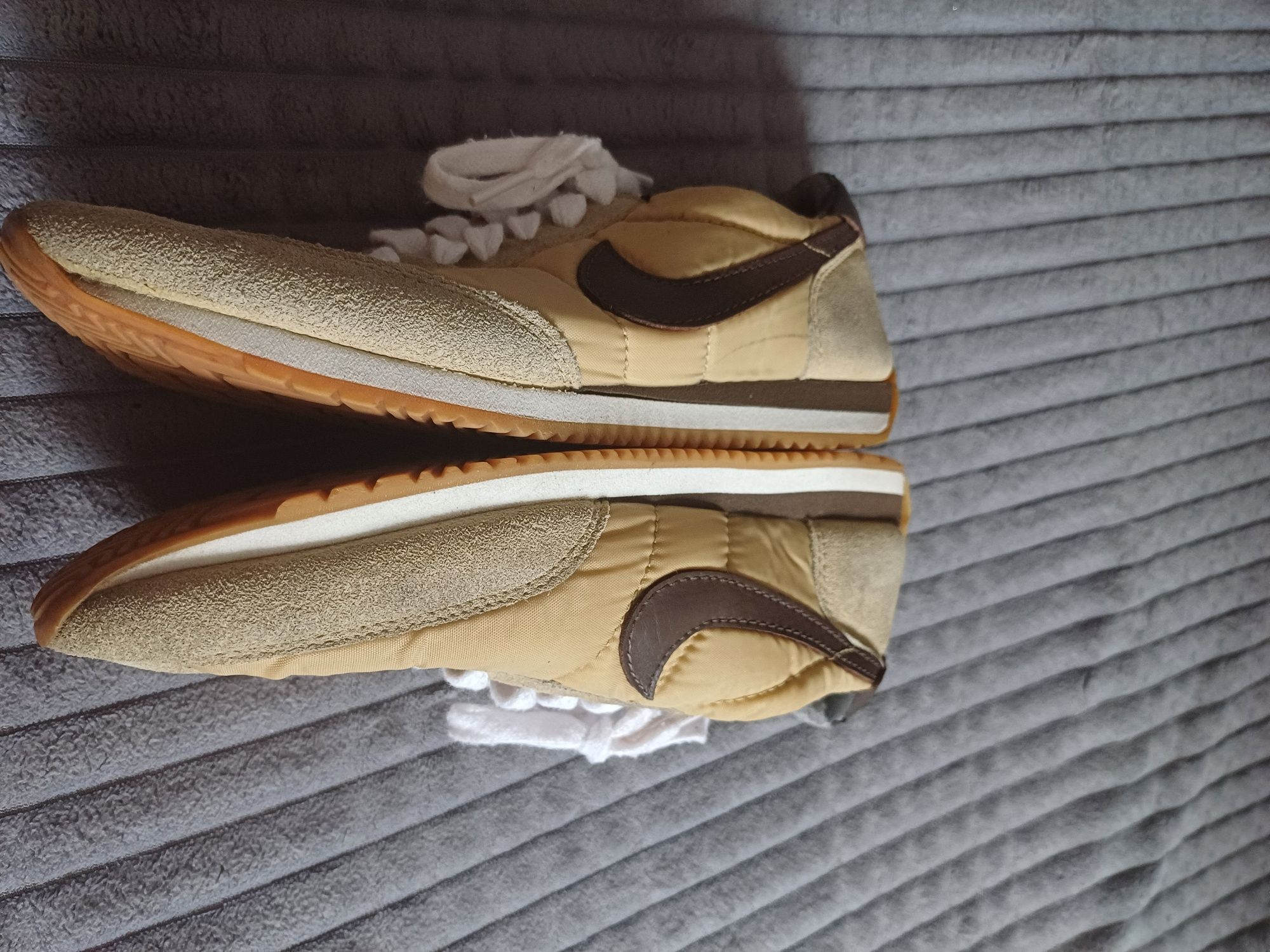 Buty Nike beżowe