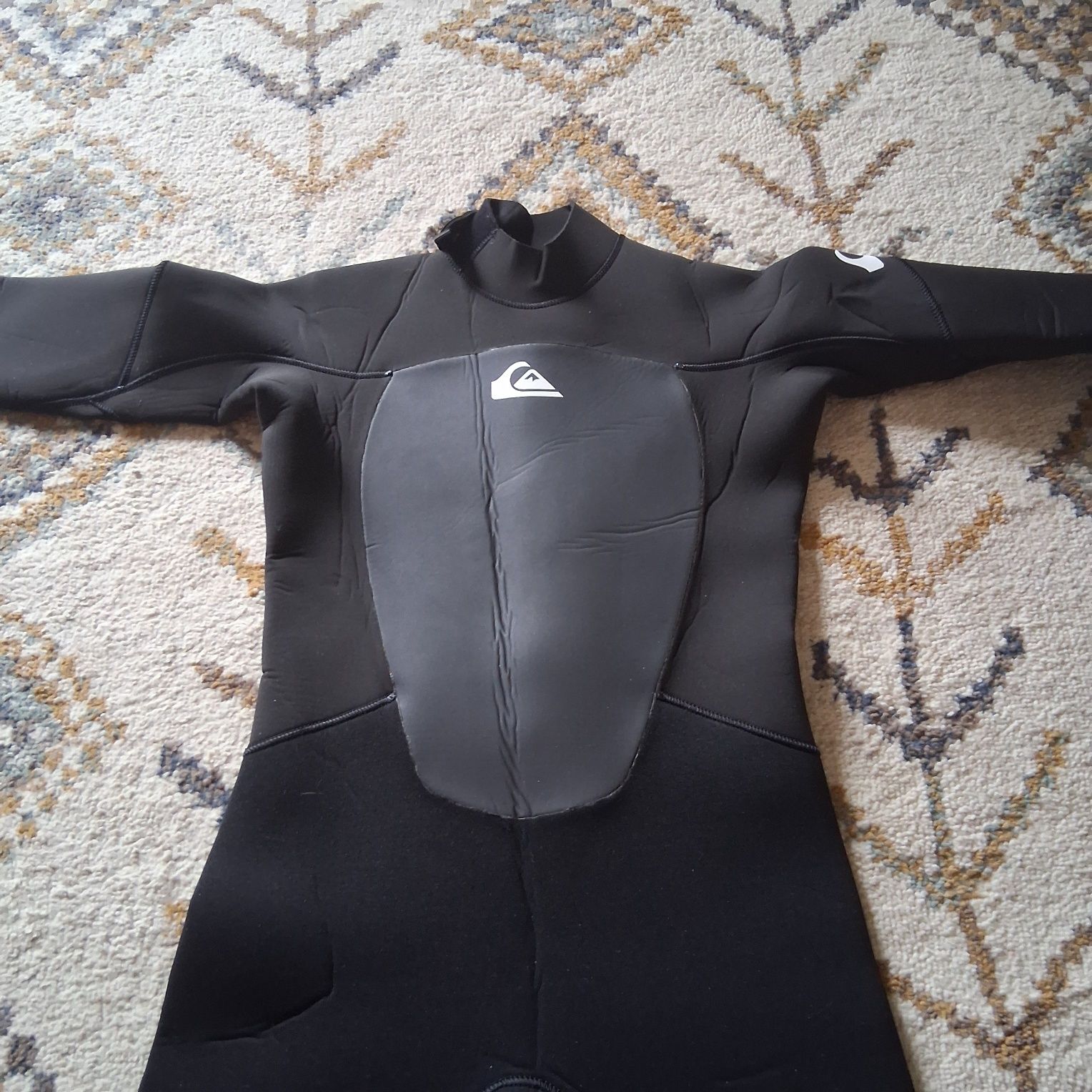 Quiksilver wet suit tamanho- S 14B 4/3 mm