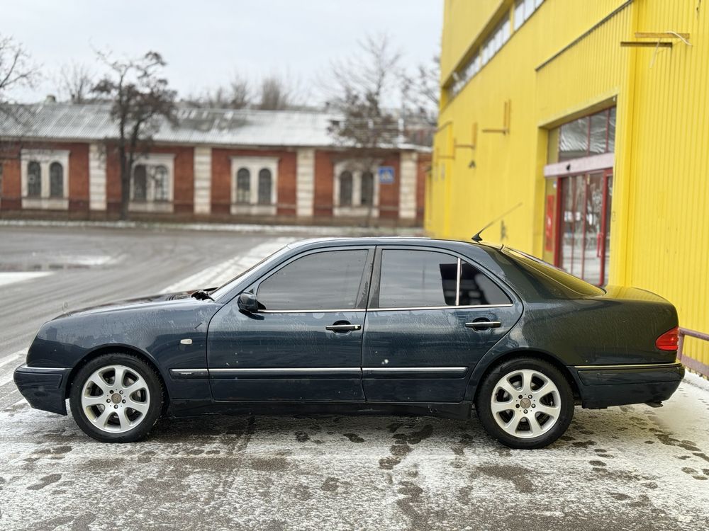 Mercedes Benz E280 ( газ/бензин)