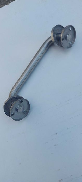 Uchwyt scienny przywannowy