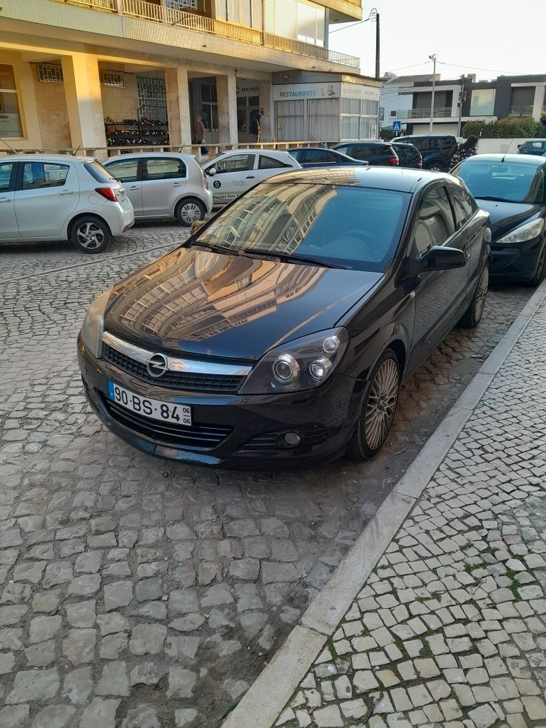 Opel Astra GTC 1.9 CDti 16v 150cv 2 lug 183.000kms 
Pintura nova, Bi X