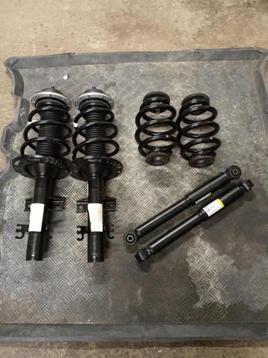 Amortyzatory komplet VW T6 , przód i tył