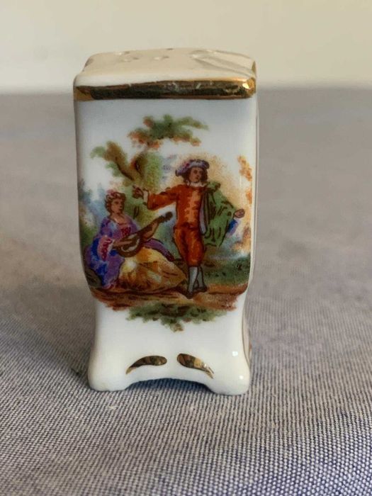 Saleiro e Pimenteiro, Porcelana Francesa