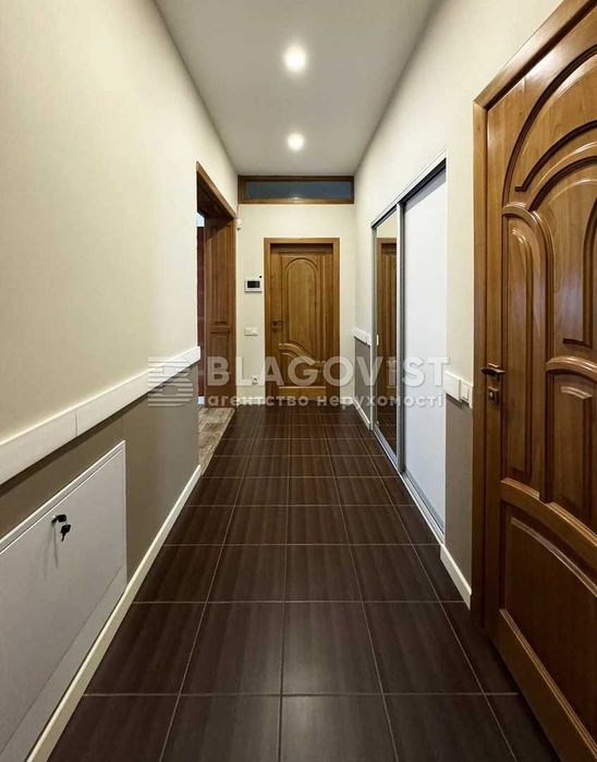 Продаж 2пов. будинку 220м2 , Хотів