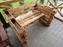 Ławka z palet opalana