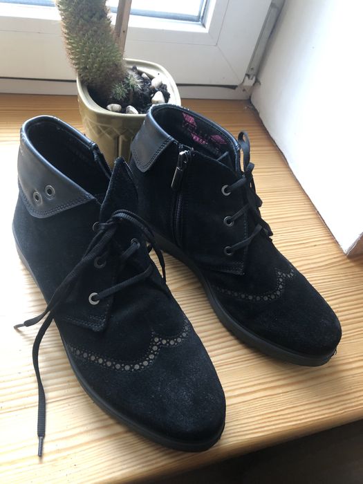 Бртинки, черевики, 36 розмір, чорного кольору.Натуральна замша